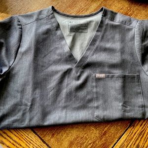 Figs grey scrub top xl